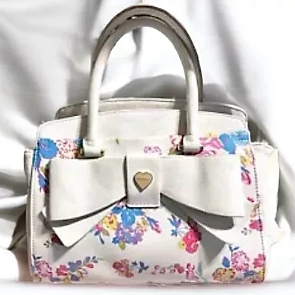 BETSEY JOHNSON…….Large Bow Bag with 3D Flower Embellishments. Pre Loved